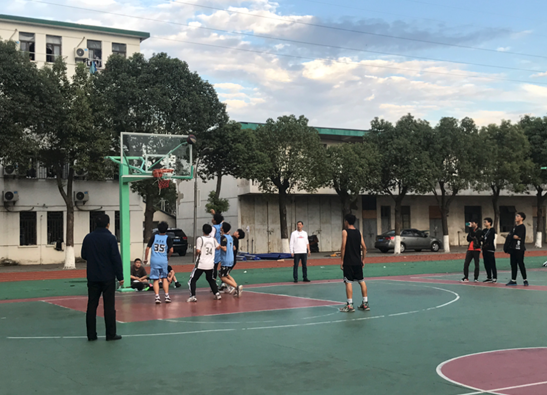 放飞青春，迎篮而上               ----机械工程学院举行“3V3”篮球决赛