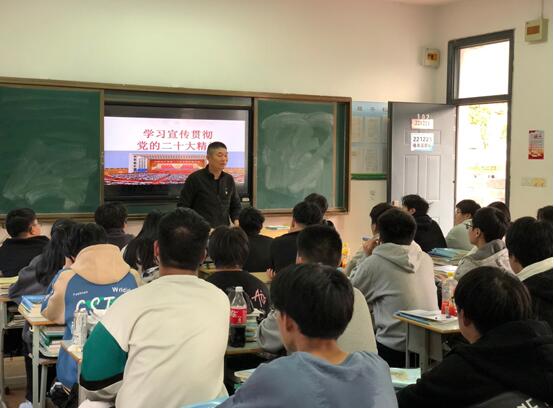 机械工程学院党员进班级宣讲党的二十大精神