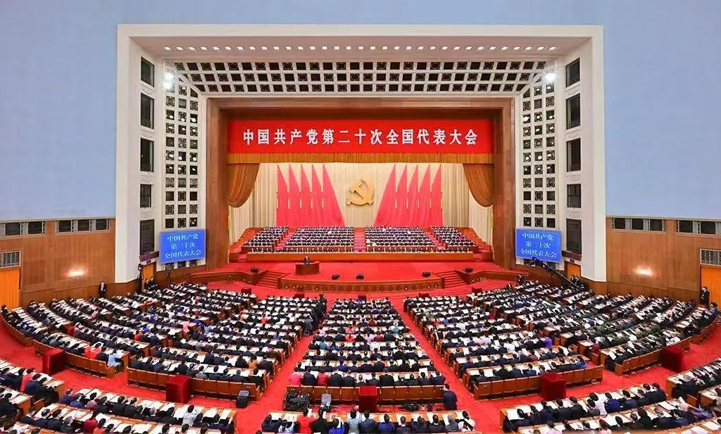 学校师生收听收看党的二十大开幕会