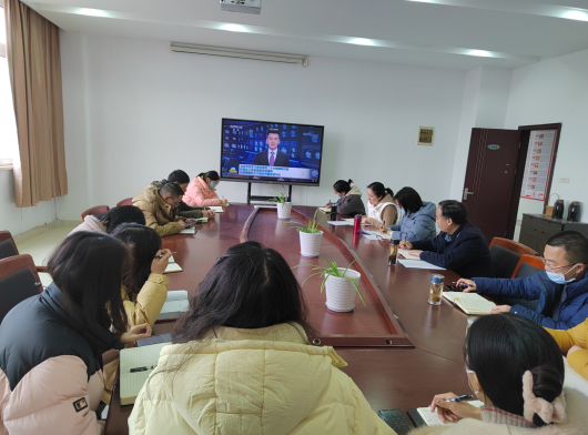 学院党总支召开理论学习中心组(扩大)学习会